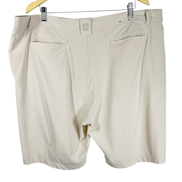 FOOT JOY Men's 42 Tan Lightweight Performance Flat Front Shorts - Picture 2 of 8